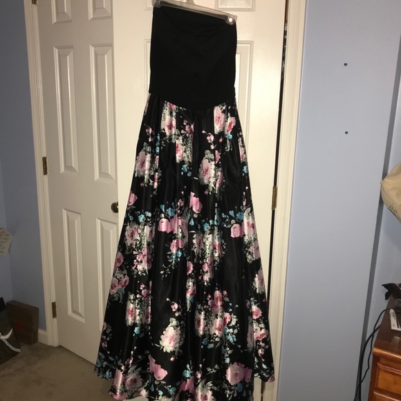 Prom Dress - Picture 3 of 8